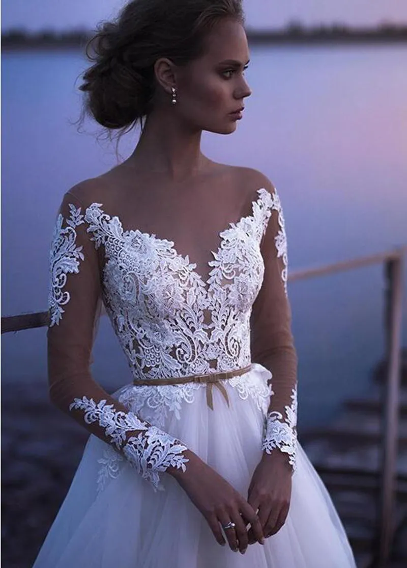 Boho Wedding Dress Modern Lace Appliques Long Sleeves Beach Bride Dress Illusion Back Tulle Princess Wedding Gowns