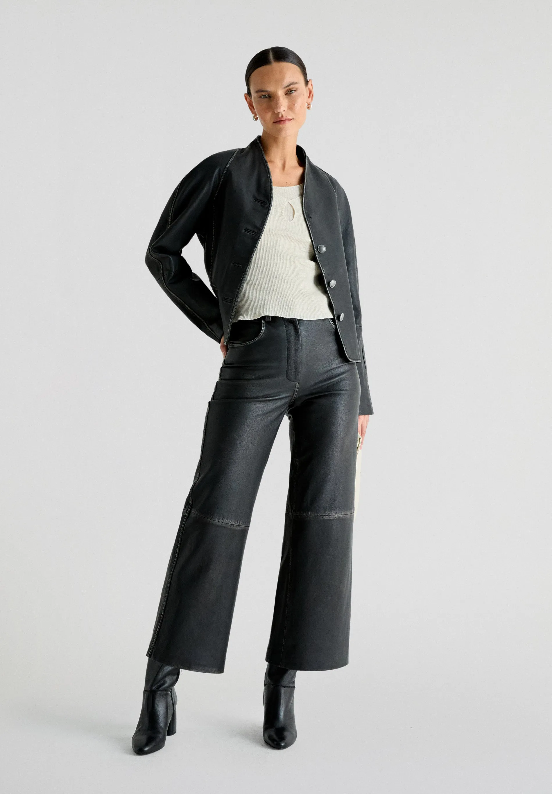 CALÇAS EM PELE CULOTTES