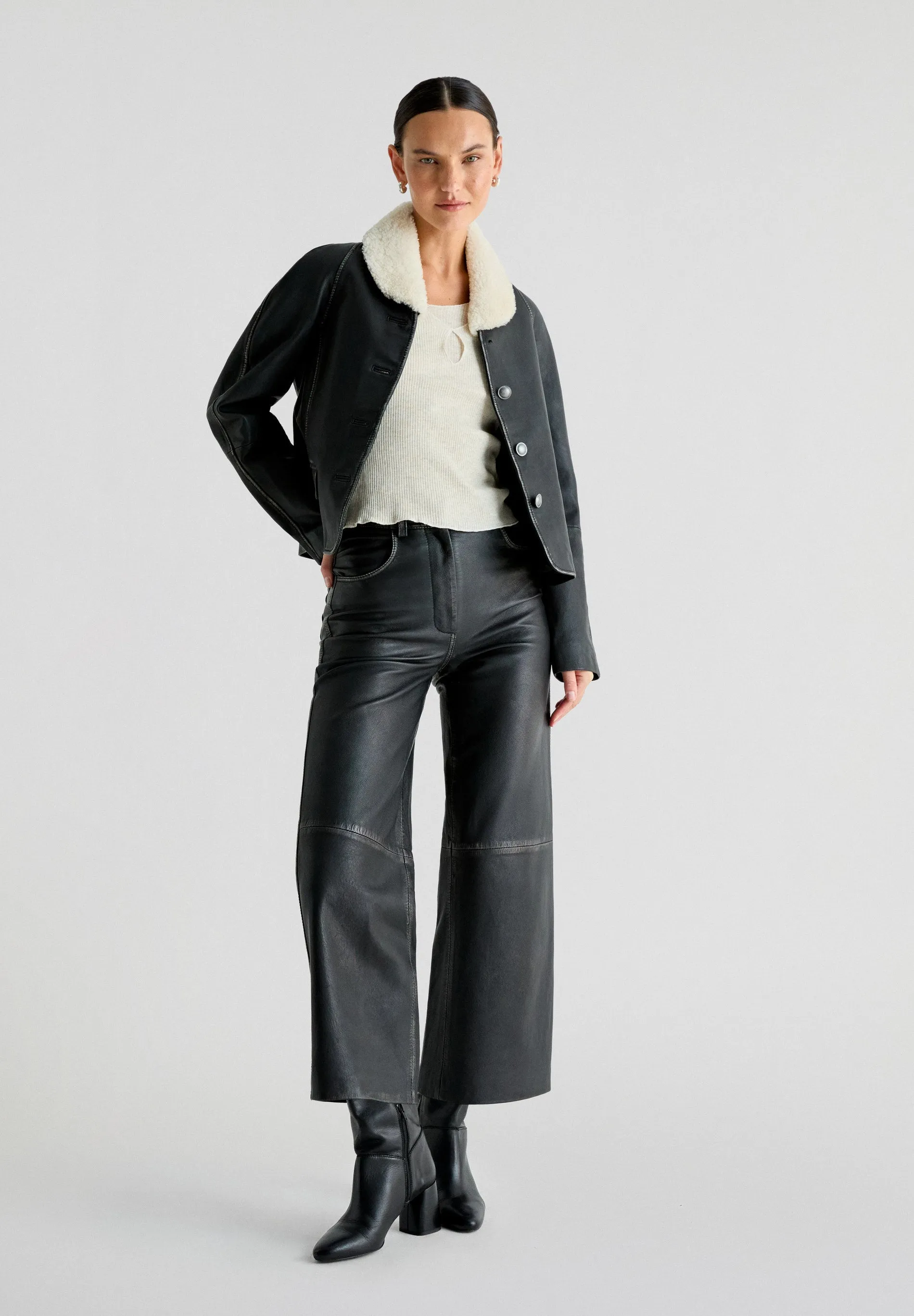 CALÇAS EM PELE CULOTTES