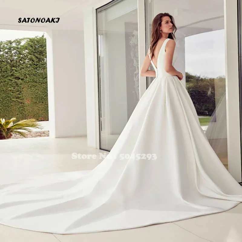 Wedding Guest Dresses: Wedding Dress V-neck Sleeveless Backless Princesa