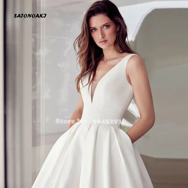Wedding Guest Dresses: Wedding Dress V-neck Sleeveless Backless Princesa